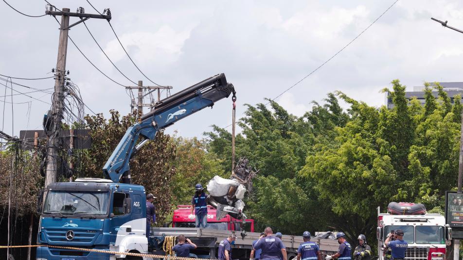 브라질 코파카바나 비치에서 경비행기 추락 조종사 사망