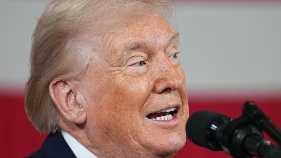 트럼프, 이란 겨냥 항모 추가 투입…“정권 교체가 최선”