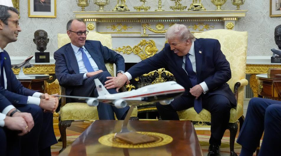 이란 공습용 기지 안 내줬다고… 트럼프 “스페인과 교역 끊겠다”