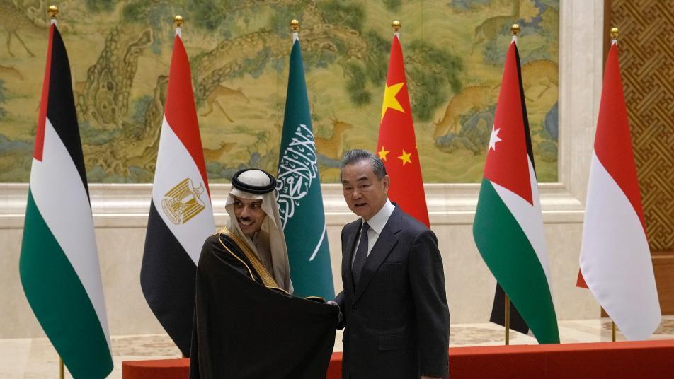 中왕이 “중동 특사 파견해 중재 나설 것”…사우디·UAE와 통화