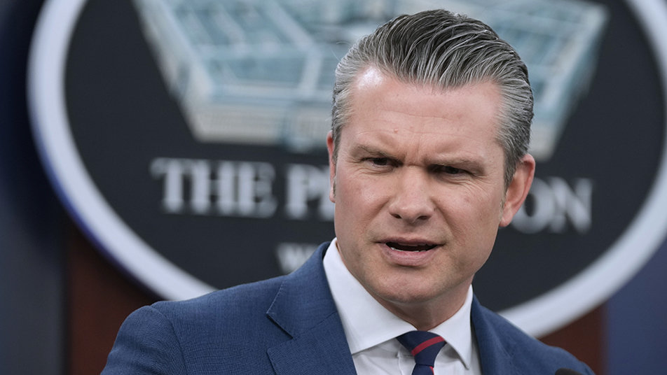 美 국방장관 ‘거친 입’ 또 논란… “이란 쓰러져 있을 때 두들겨 패야”