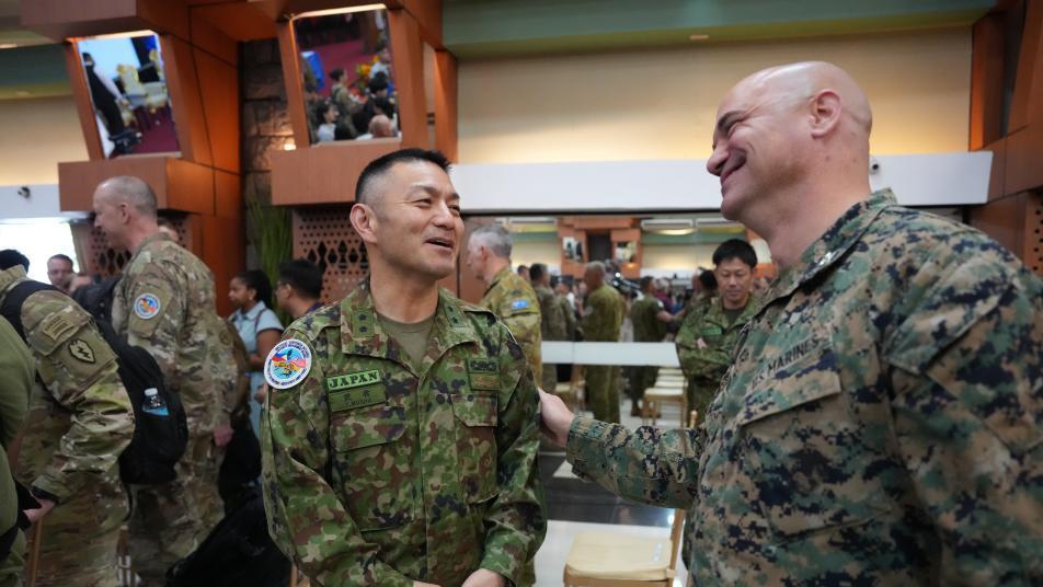 日 1400명 첫 파병에 中 최신 구축함 맞불…중일 군사긴장 격화