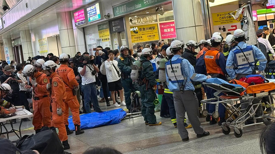 “매운 냄새에 비명” 日전철 스프레이 테러…승객들 대피