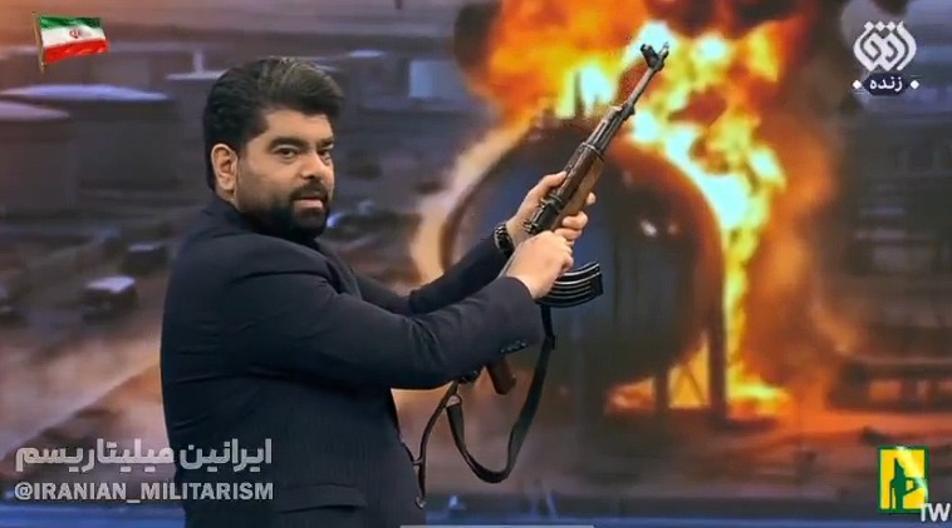 이란 앵커들 총 들고 방송…UAE국기에 발포도