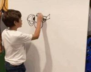11살이 그린 그림이 3억…BTS 뷔도 반한 ‘리틀 피카소’