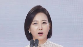 ‘립싱크 논란’ 장윤정 “음원 틀고 입 벙끗하는 립싱크 절대 안 해”