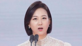 ‘립싱크 논란’ 장윤정 “음원 틀고 입 벙끗하는 립싱크 절대 안 해”