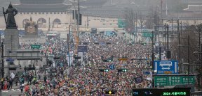 ‘국내 마라톤 대회 최초-최다’ 4만 명 서울 도심 달린다