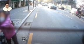 전기자전거로 차 들이받은 할머니…가짜 전화번호 남기고 ‘줄행랑’