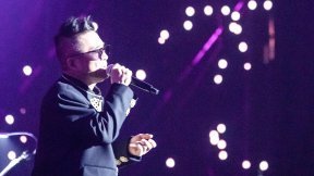 6년만의 복귀 김건모, 콘서트서 눈물 펑펑 “오늘부터 다시 1일”