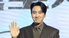 도경수 “이광수, 동생들 힘들게 하는 형…작품에선 많이 배워”