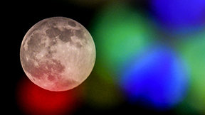 올해 가장 크고 밝은 슈퍼문…밤하늘 장식했다