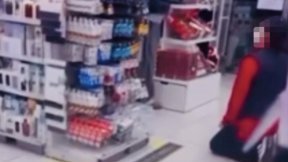 다이소 ‘무릎 사과’ 뒤집힌 전말…“도둑 취급에 직원이 돌연 무릎”