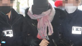 캄보디아 도피 마약혐의 황하나, 2년만에 체포돼 입국