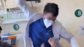 뺨 때리고 얼굴 가격…인도 의사 환자 폭행 논란