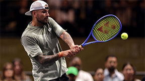 남자 세계 671위가 여자 1위 꺾었다… 테니스 역대 4번째 ‘성대결’