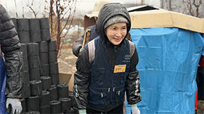 20년 연탄배달 정애리 “나눔은 가장 아름다운 중독”