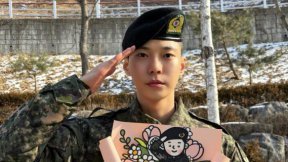 ‘현역 입대’ NCT 도영, 기초군사훈련 마쳤다…늠름한 거수경례