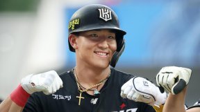 KT 안현민, 연봉 3300만원→1억8000만원