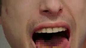 벌레 입안에서 ‘휘젓는 느낌’ 즐긴다…하루 100마리 먹는 남성