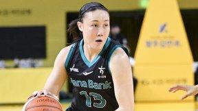 ‘만년 꼴찌’ 벗어나 ‘리그 1위’ 피날레 꿈꾸는 하나은행 맏언니 김정은