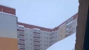 러시아 폭설의 위력…아파트 10층 높이 쌓여 도시 마비