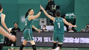 여자 프로농구 하나은행, BNK 꺾고 2연패 탈출…선두 유지