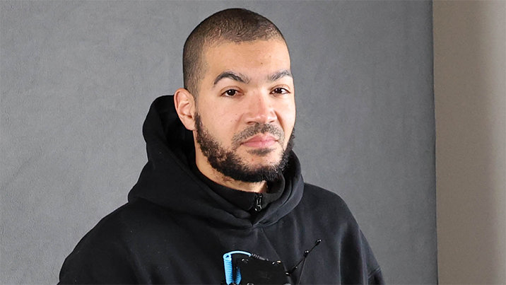 경기장 옆 사진관 “한국 선수들 잊지 말고 오세요”