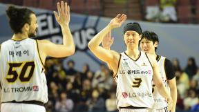 프로농구 선두 LG, 삼성에 28점 차 대승…공동 2위와 2.5경기 차