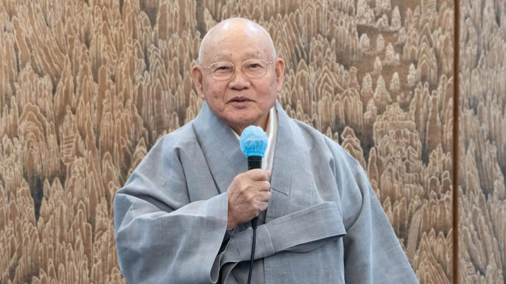 “니가 내다”…옻칠로 그려낸 성파 스님 ‘물아불이’ 예술세계