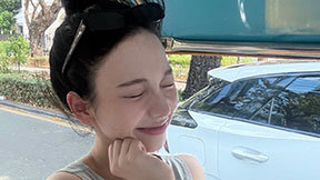 에스파 카리나, 외국에서도 빛난 미모…툭툭이 타고 함박웃음