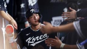 안현민 거포 본색…WBC 첫 연습경기부터 최원태 상대로 홈런 ‘쾅’