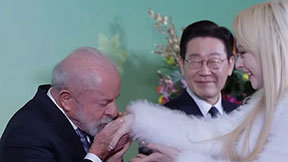 블랙스완 가비, 청와대 만찬 참석…브라질 대통령 손등 키스 ‘화제’