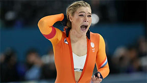 ‘스포츠 브라 세리머니’ 레이르담 유니폼, 3억3000만 원에 낙찰