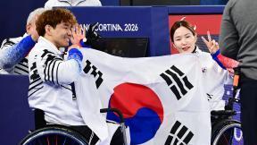 휠체어컬링 백혜진-이용석 은메달…16년 만이자 사상 두번째 메달