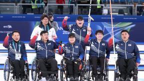 한국 휠체어컬링, 개최국 이탈리아 꺾고 4강 진출…믹스더블 이어 또 한 번 메달 노린다