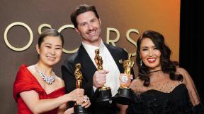 오스카 거머쥔 매기 강 “전세계 한국인에게 이 상을 바친다”