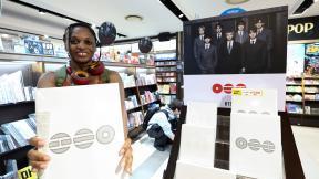 ‘아리랑’ 하루만에 398만장 판매… 세계 차트 석권