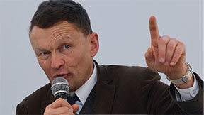 ‘탐험가 작가’ 실뱅 테송 “움직일 수 없다면 죽음 택할 것”