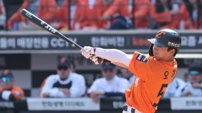 개막전부터 번뜩인 한화 오재원, 고졸 신인 최다 안타 타이