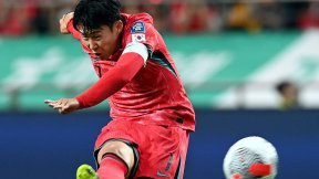 깨어나라 손의 발…‘캡틴’ 손흥민, 팀 분위기 되살릴까