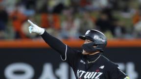 프로야구 KT, ‘강백호 더비’서 한화 9-4 제압…개막 3연승 질주