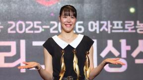 박지수 여자프로농구 5번째 MVP수상…이상범 하나은행 감독은 지도상