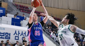 여자농구 삼성생명, PO 1패 후 2연승…챔프전까지 1승
