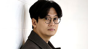 ‘성범죄 의혹’ 황석희 번역가, 뮤지컬 ‘겨울왕국’서 하차