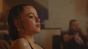 K팝 뮤직비디오에 나온 댄서, 졸리의 딸이었다