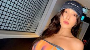 “알몸이었는데 큰일날 뻔”…화사, 가습기 쏟아 발바닥 2도 화상