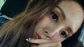 ‘활동 중단’ 지나, 웨딩드레스 이어 유모차 영상…결혼설 솔솔