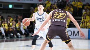 ‘기적의 봄’ 소노, 정규리그 우승팀 LG 상대로 4강 PO 첫판 역전승