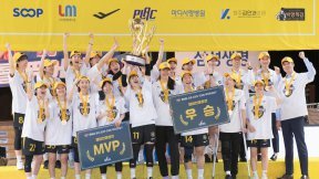 KB스타즈, 부상 악재 극복하고 ‘3전 전승’ 세 번째 통합우승 축포